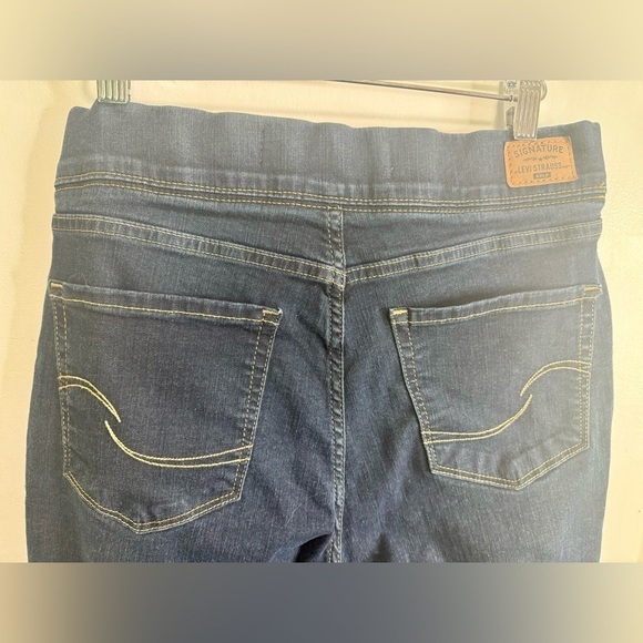 Levi’s Stretch, Pull On Jeans ~ Size 8 L - Picture 3 of 3